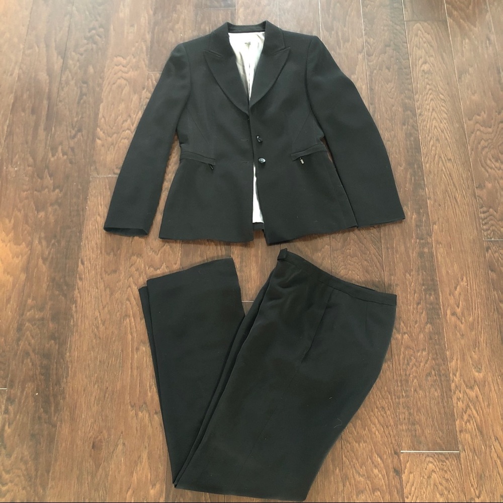 Tahari black pant suit set black (lined) size 4